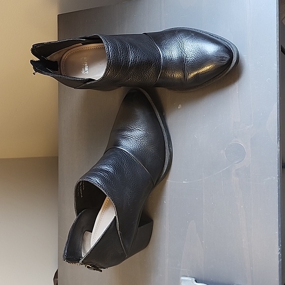 Johnston & Murphy Ankle Boots - Picture 3 of 9